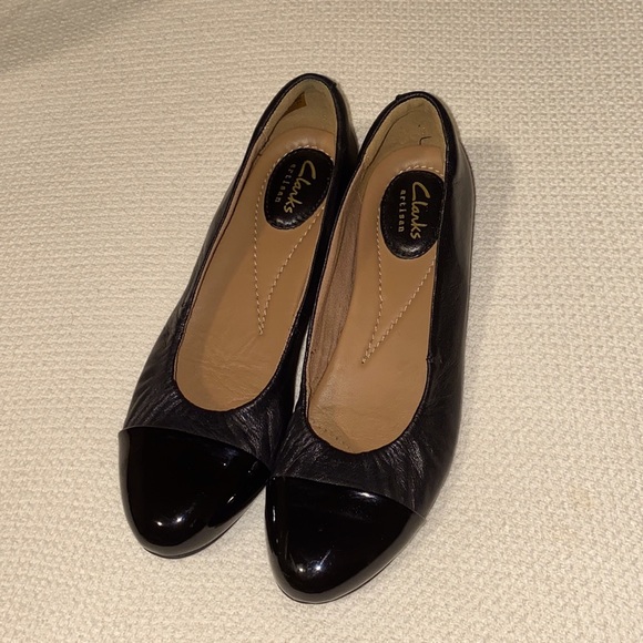 Clarks Shoes - Clarks Artisan black flats 7M patent leather toe​
